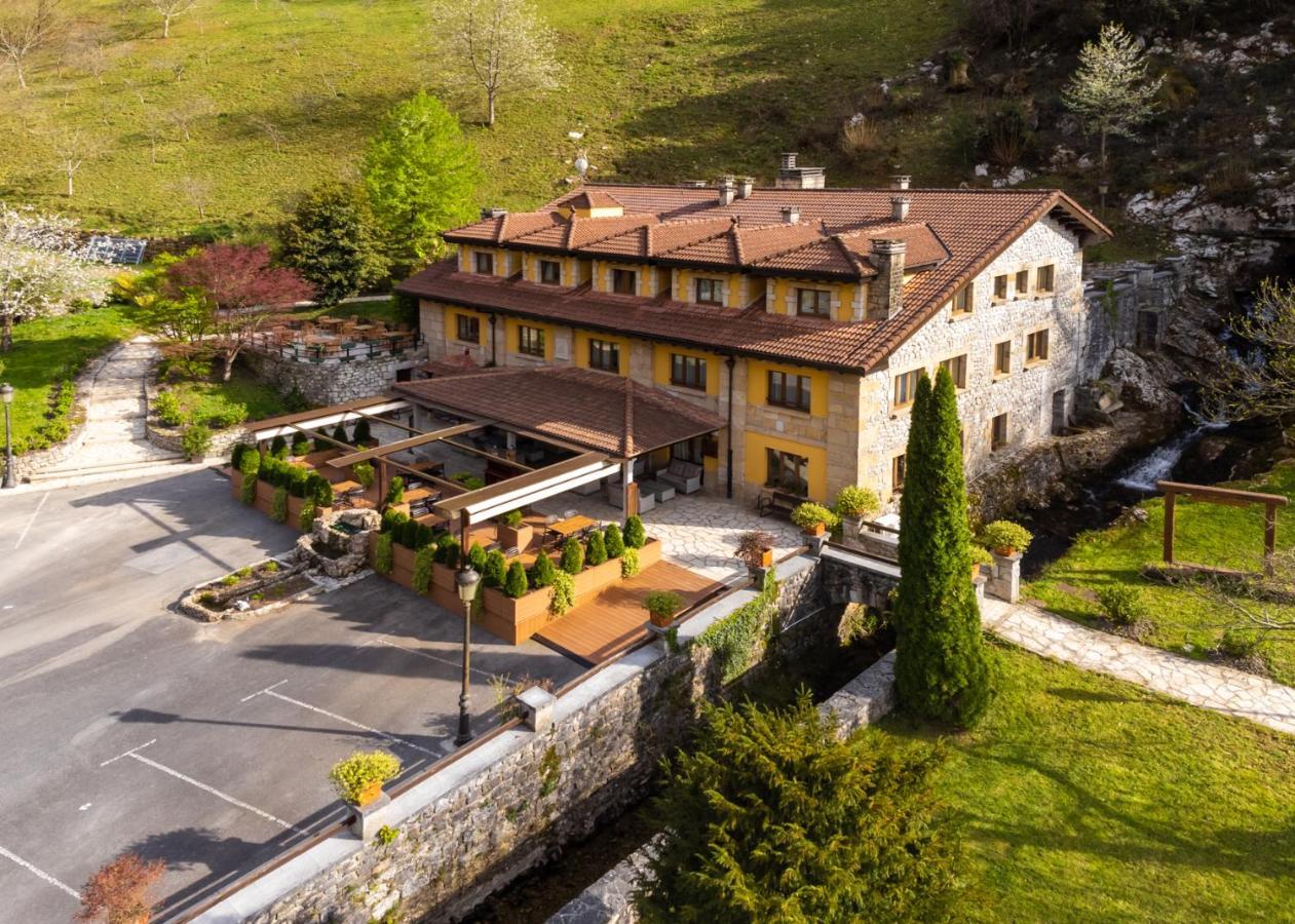 Logis Hotel Restaurante La Casa De Juansabeli Arenas De Cabrales Exterior foto