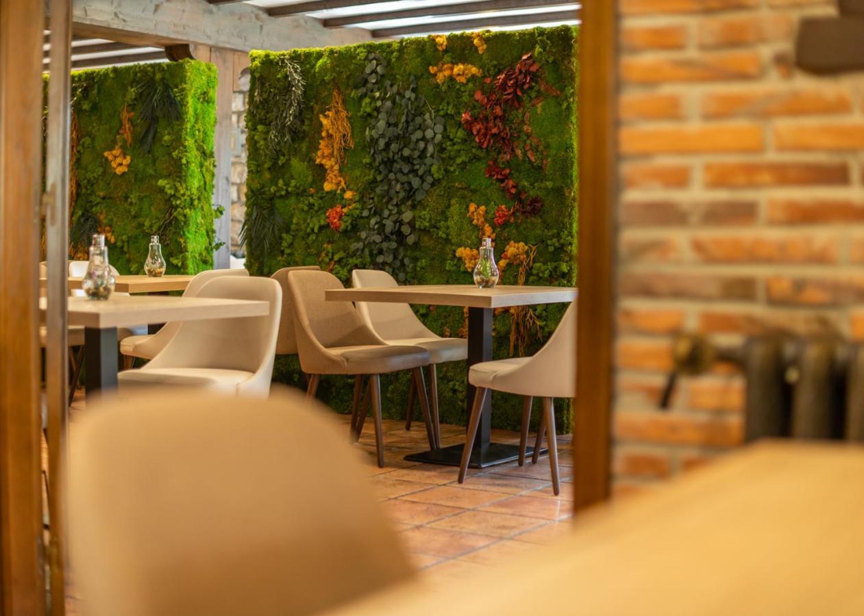 Logis Hotel Restaurante La Casa De Juansabeli Arenas De Cabrales Exterior foto